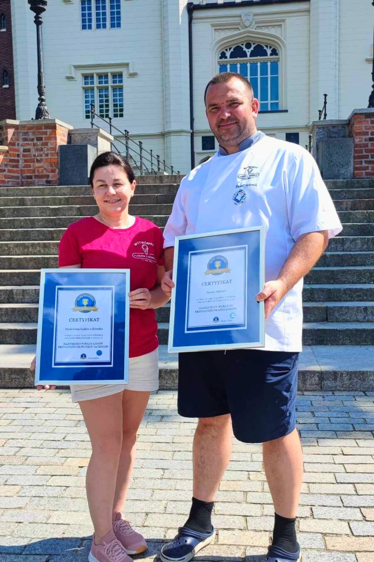 Rekord Polski w kręceniu lodów ustanowiony w Kórniku! 1 030 kg lodów rzemieślniczych wytworzonych w 24 h. 5 400 porcji lodów wydanych do degustacji.