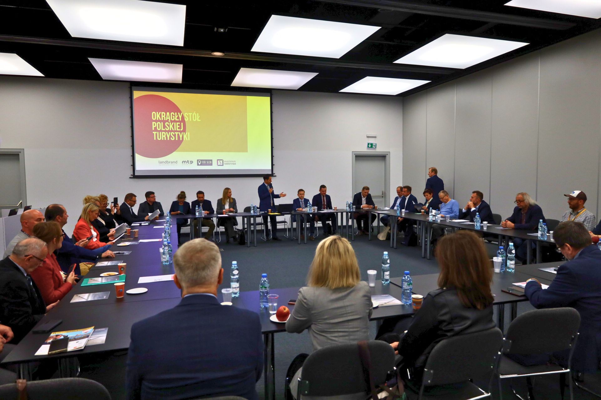 Okrągły Stół Polskiej Turystyki – eksperci spotkali się, by ustalić rekomendacje dla rozwoju krajowej turystyki (również kulinarnej)